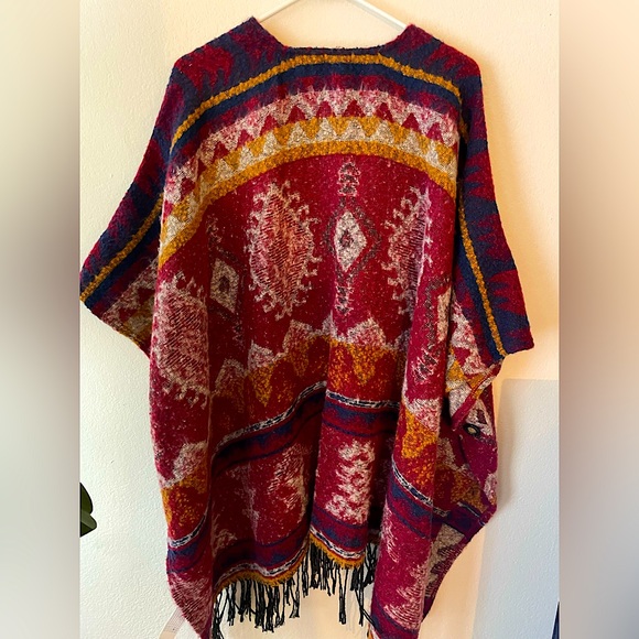 Forever 21 Cozy Fringe Aztec Knit Poncho Wrap Cardigan Women’s One Size - Picture 9 of 9